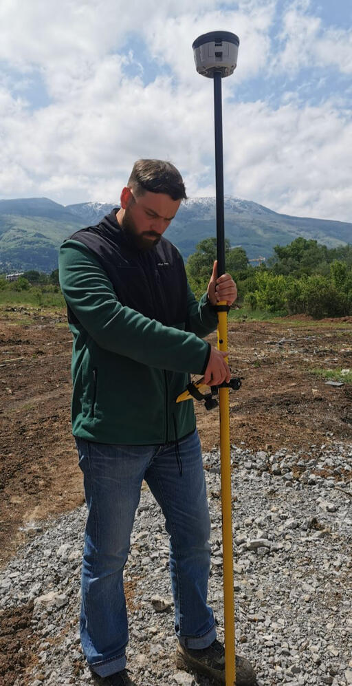 Геодезически заснемания или трасировъчни дейности с GPS/GNSS устройства