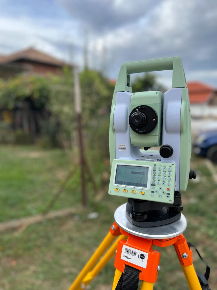 Тотална станция Hi-Target HTS-420R